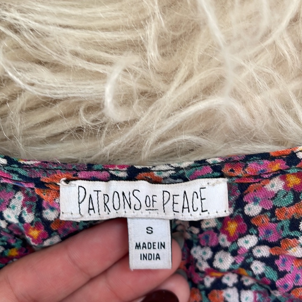 Patrons of peace floral crop top - Picture 3 of 4